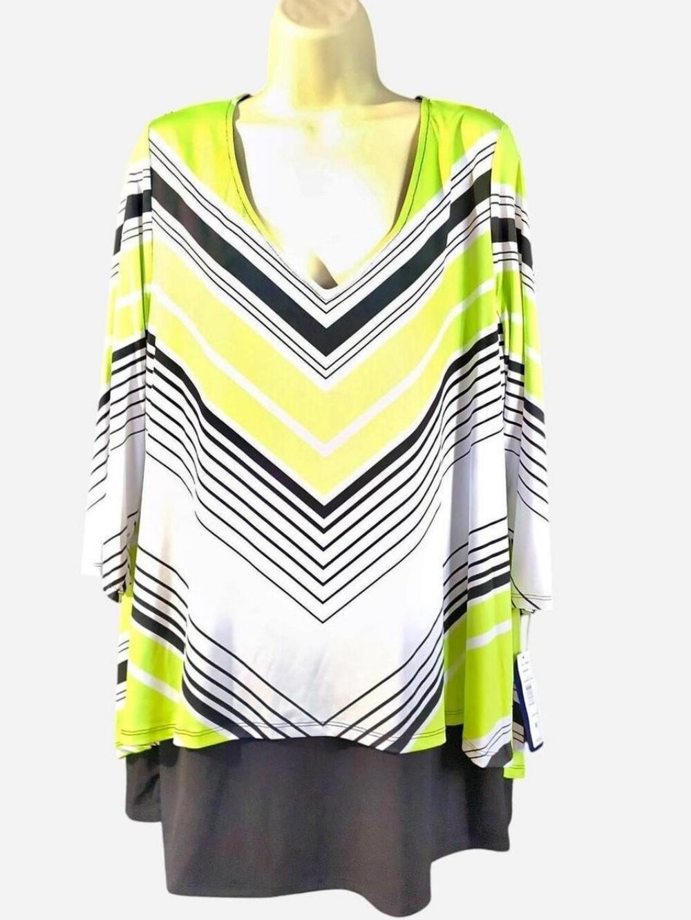 Peter Nygard Lime, Black & White Chevron V-Neck Short Sleeve Tee